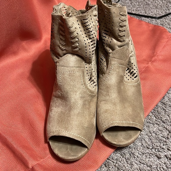 Womens suede opened toe booties - Picture 2 of 2